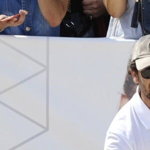 Patrick Bruel lors du tournoi de pétanque "Grand Prix des Personnalités" à L'Isle-sur-la-Sorgue le 24 juin 2017 © Eric Etten / Bestimage