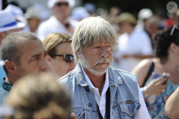 Le chanteur Renaud lors du tournoi de pétanque "Grand Prix des Personnalités" à L'Isle-sur-la-Sorgue le 24 juin 2017, dont il était le parrain. © Eric Etten / Bestimage