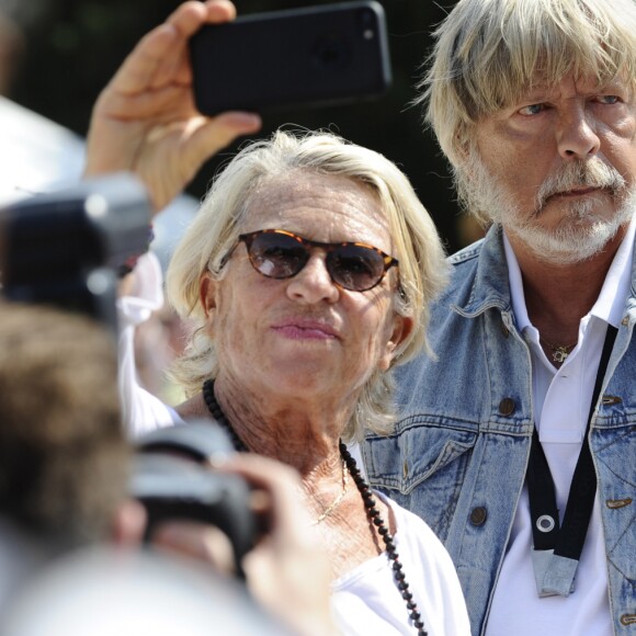 Le chanteur Renaud lors du tournoi de pétanque "Grand Prix des Personnalités" à L'Isle-sur-la-Sorgue le 24 juin 2017, dont il était le parrain. © Eric Etten / Bestimage