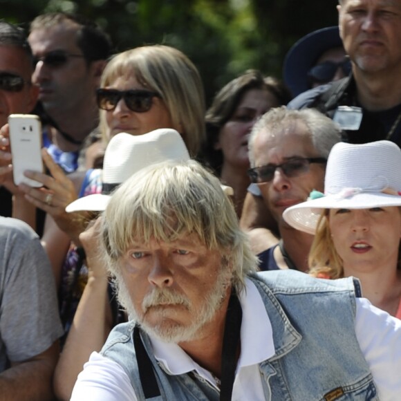 Le chanteur Renaud lors du tournoi de pétanque "Grand Prix des Personnalités" à L'Isle-sur-la-Sorgue le 24 juin 2017, dont il était le parrain. © Eric Etten / Bestimage