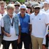 Renaud entouré de Cécile de Ménibus, Patrick Bruel, Véronique de Villèle et Jean-Marie Bigard lors du lancer de bouchons du tournoi de pétanque "Grand Prix des Personnalités" à L'Isle-sur-la-Sorgue le 24 juin 2017 © Eric Etten / Bestimage
