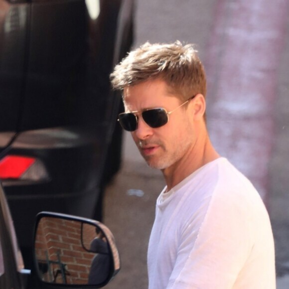 Exclusif - Brad Pitt s'est arrêté pour faire des courses à Los Angeles Le 17 juin 2017