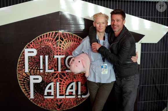 Tilda Swinton et Brad Pitt lors d'une projection d'Okja au Pilton Palais, Glastonbury Festival, Worthy Farm, le 24 juin 2017.