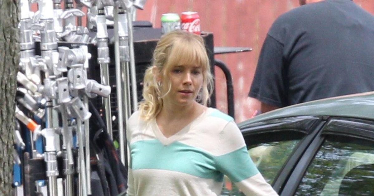Sienna Miller Films Et Programmes Tv Exclusif - Sienna Miller sur le tournage du film The Burning Woman à