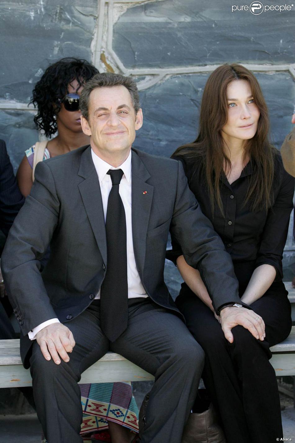 Jamais Nicolas Sarkozy Ne Quitte Sa Tendre Epouse Pour Cette Premiere Visite Officielle En Afrique Elle Est Entre De Bonnes Mains Purepeople