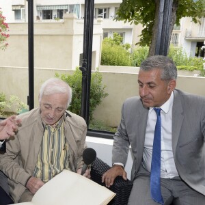 Charles Aznavour est venu à l'Ambassade de l'Arménie à Marseille pour l'inauguration de sa Fondation entre l'Arménie et la France le 26 juin 2017. © Patrick Carpentier/Bestimage