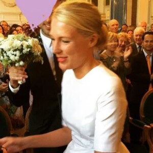 Agathe Lecaron publie une photo de son mariage pour ses noces de cuir. Photo publiée sur Instagram le 28 juin 2017.