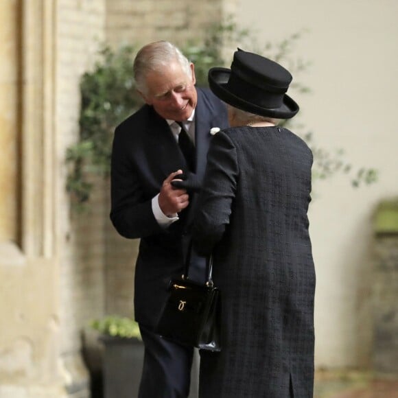 Le prince Charles et la reine Elizabeth II aux obsèques de Patricia Katchbull, 2e comtesse Mountbatten de Burma, le 27 juin 2017 en l'église Saint-Paul de Knightsbridge, à Londres.