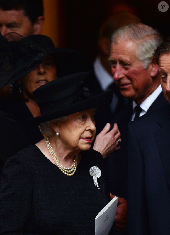 La reine Elizabeth II et le prince Charles aux obsèques de Patricia Katchbull, 2e comtesse Mountbatten de Burma, le 27 juin 2017 en l'église Saint-Paul de Knightsbridge, à Londres.