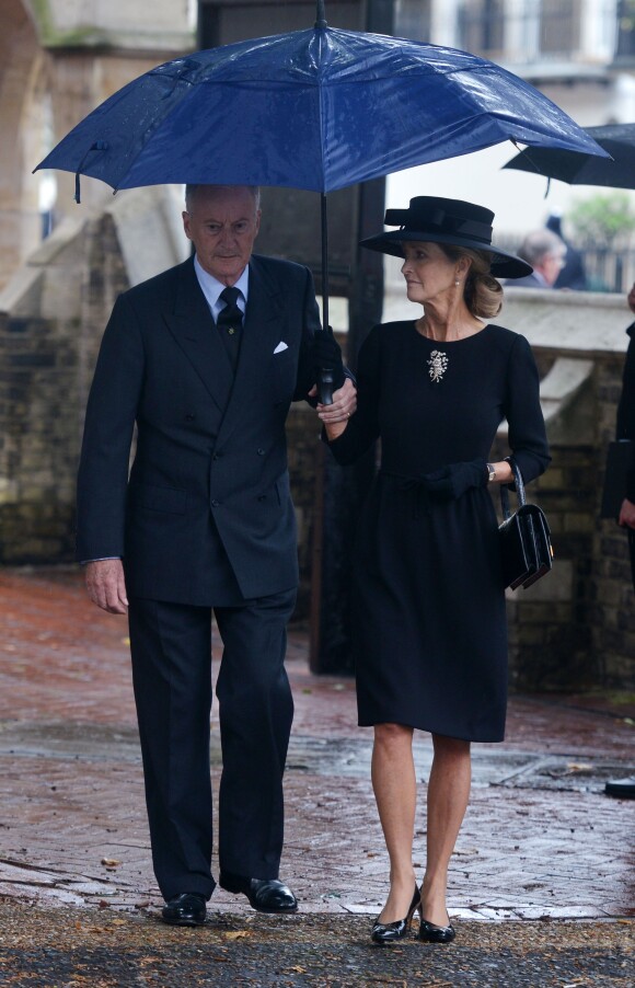 Lord Brabourne et Lady Brabourne aux obsèques de Patricia Katchbull, 2e comtesse Mountbatten de Burma, le 27 juin 2017 en l'église Saint-Paul de Knightsbridge, à Londres.