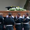 Le cercueil porté par des officiers d'un régiment canadien aux obsèques de Patricia Katchbull, 2e comtesse Mountbatten de Burma, le 27 juin 2017 en l'église Saint-Paul de Knightsbridge, à Londres.