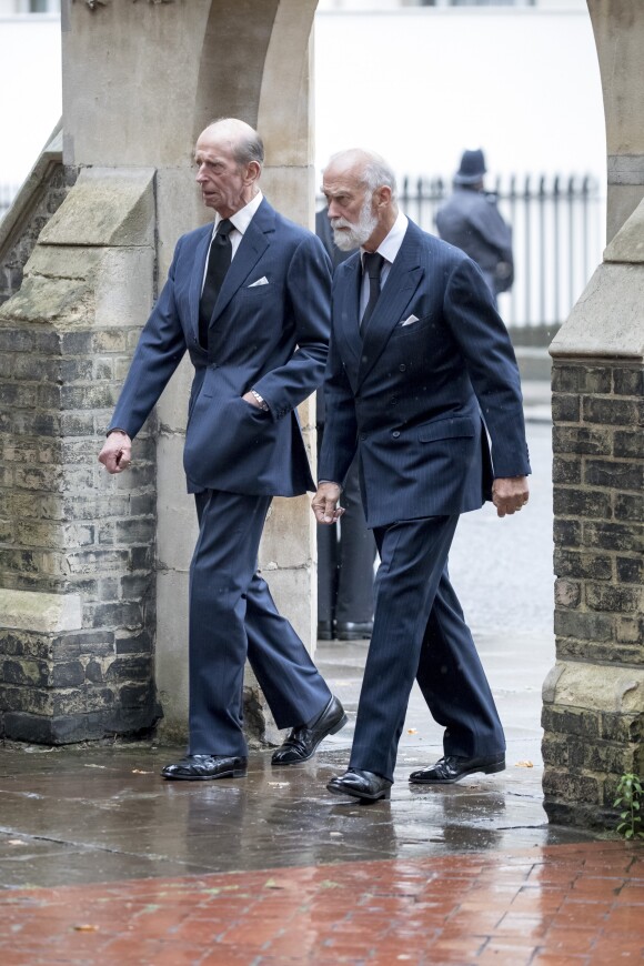 Le prince Edward de Kent et le prince Michael de Kent aux obsèques de Patricia Katchbull, 2e comtesse Mountbatten de Burma, le 27 juin 2017 en l'église Saint-Paul de Knightsbridge, à Londres.