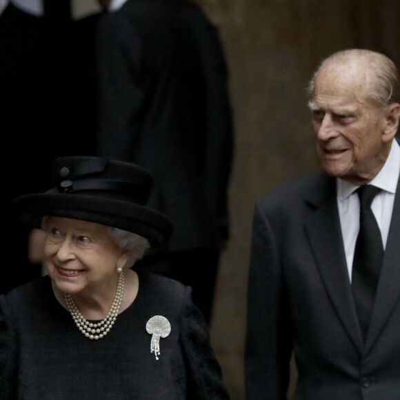 La reine Elizabeth II et le prince Philip aux obsèques de Patricia Katchbull, 2e comtesse Mountbatten de Burma, le 27 juin 2017 en l'église Saint-Paul de Knightsbridge, à Londres.
