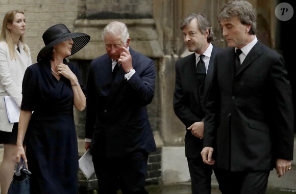 Le prince Charles avec la famille de la défunte aux obsèques de Patricia Katchbull, 2e comtesse Mountbatten de Burma, le 27 juin 2017 en l'église Saint-Paul de Knightsbridge, à Londres.