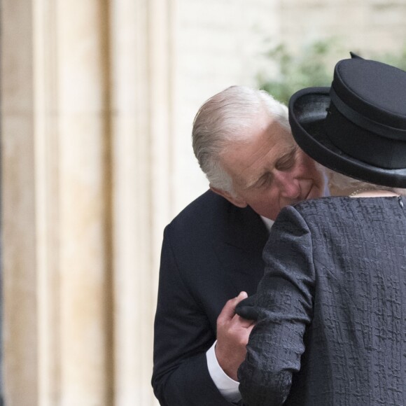 Le prince Charles et la reine Elizabeth II aux obsèques de Patricia Katchbull, 2e comtesse Mountbatten de Burma, le 27 juin 2017 en l'église Saint-Paul de Knightsbridge, à Londres.