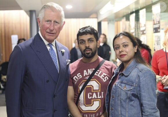 Le prince Charles rencontrait le 27 juin 2017 les victimes et les secouristes de l'incendie de la tour Grenfell, à Londres, avant d'assister aux obsèques de sa marraine Patricia Knatchbull, 2e comtesse Mountbatten de Burma.