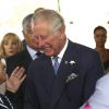 Le prince Charles rencontrait le 27 juin 2017 les victimes et les secouristes de l'incendie de la tour Grenfell, à Londres, avant d'assister aux obsèques de sa marraine Patricia Knatchbull, 2e comtesse Mountbatten de Burma.