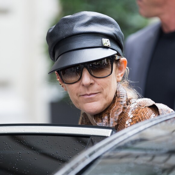 Céline Dion sort de l'hôtel Royal Monceau, à Paris, le 28 juin 2017. © Bestimage