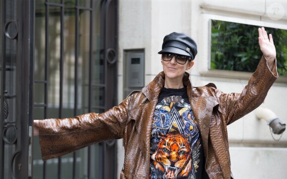 Céline Dion quitte l'hôtel Royal Monceau, à Paris, le 28 juin 2017. © Bestimage