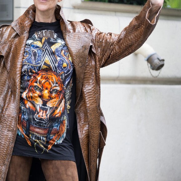 Céline Dion quitte l'hôtel Royal Monceau, à Paris, le 28 juin 2017. © Bestimage