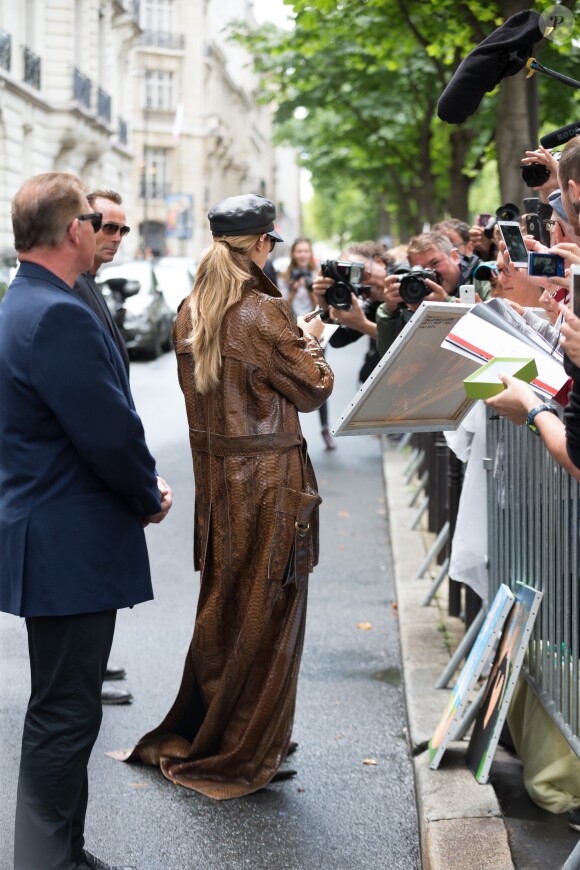 Céline Dion quitte l'hôtel Royal Monceau, à Paris, le 28 juin 2017. © Bestimage