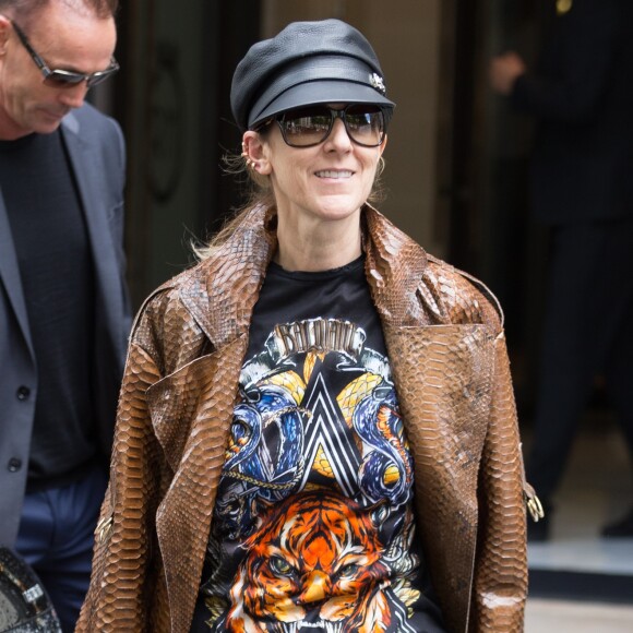 Céline Dion quitte l'hôtel Royal Monceau, à Paris, le 28 juin 2017. © Bestimage