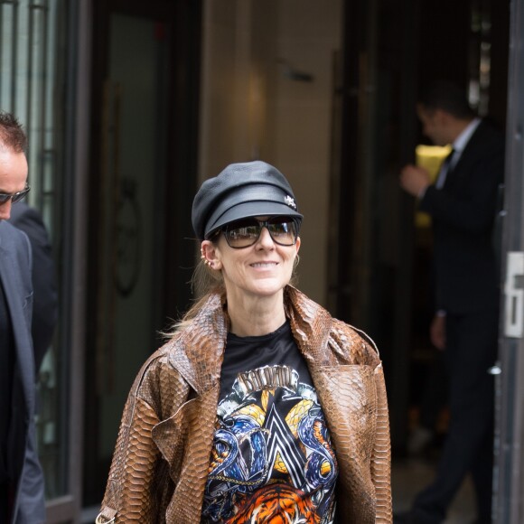 Céline Dion quitte l'hôtel Royal Monceau, à Paris, le 28 juin 2017. © Bestimage