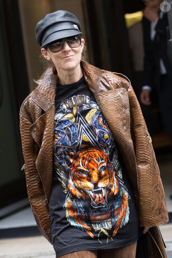 Céline Dion quitte l'hôtel Royal Monceau, à Paris, le 28 juin 2017. © Bestimage