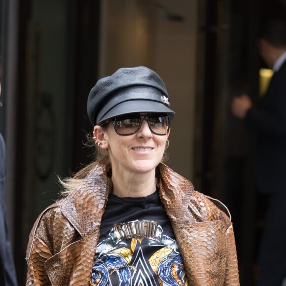Céline Dion, overlookée, quitte l'hôtel Royal Monceau à Paris le 28 juin 2017. © Bestimage