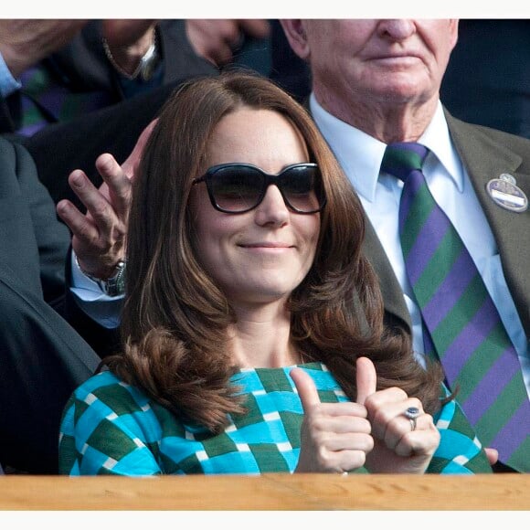 Kate Middleton, duchesse de Cambridge, lors de la finale hommes du tournoi de tennis de Wimbledon à Londres, le 6 juillet 2014.