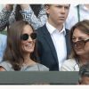 Pippa Middleton et sa mère Carole Middleton lors de la finale hommes du tournoi de tennis Wimbledon à Londres, le 6 juillet 2014.