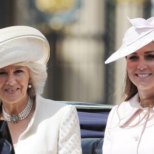 Kate Middleton, enceinte du prince George, le 15 juin 2013 lors de la parade Trooping the Colour. Sa dernière apparition publique avant d'accoucher, un peu plus d'un mois plus tard.