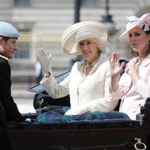 Kate Middleton, enceinte du prince George, le 15 juin 2013 lors de la parade Trooping the Colour. Sa dernière apparition publique avant d'accoucher, un peu plus d'un mois plus tard.