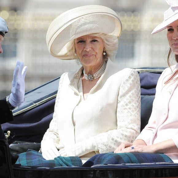 Kate Middleton, enceinte du prince George, le 15 juin 2013 lors de la parade Trooping the Colour. Sa dernière apparition publique avant d'accoucher, un peu plus d'un mois plus tard.