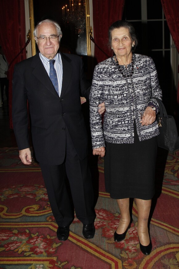 Simone Veil et son mari Antoine Veil à l'ambassade anglaise à Paris, le 29 novembre 2011