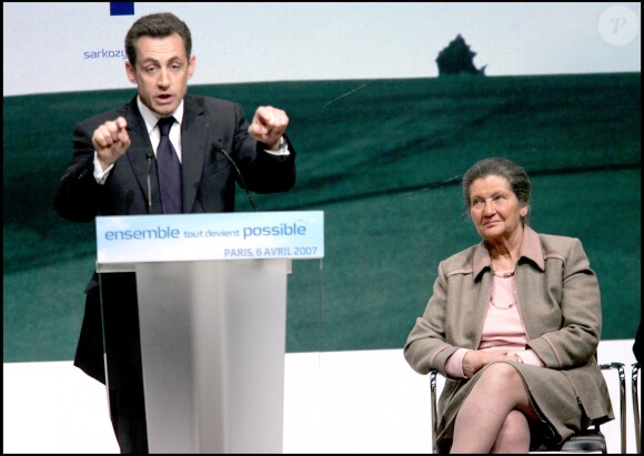 Simone Veil assiste à un meeting de Nicolas Sarkozy à Paris, en 2007