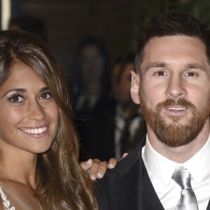 Lionel Messi et Antonella Roccuzzo lors de leur mariage au Pullman City Center de Rosario en Argentine le 30 juin 2017.