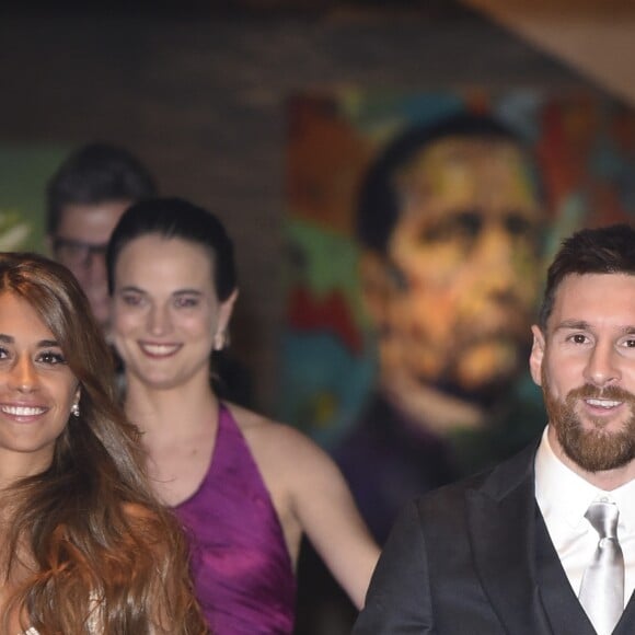 Lionel Messi et Antonella Roccuzzo lors de leur mariage au Pullman City Center de Rosario en Argentine le 30 juin 2017.