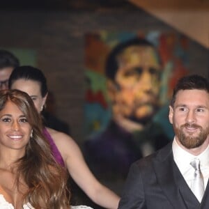 Lionel Messi et Antonella Roccuzzo lors de leur mariage au Pullman City Center de Rosario en Argentine le 30 juin 2017.