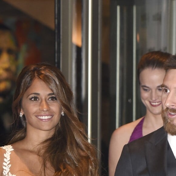 Lionel Messi et Antonella Roccuzzo lors de leur mariage au Pullman City Center de Rosario en Argentine le 30 juin 2017.