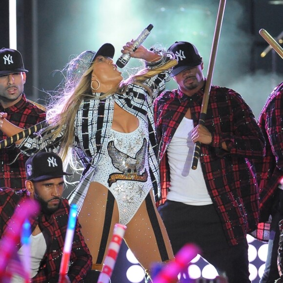 Jennifer Lopez en pleine répétition pour son concert du 4 juillet prochain dans les rues de New York, le 30 juin 2017