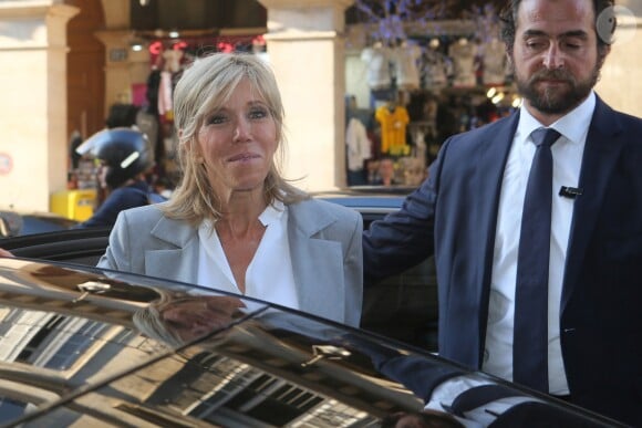Brigitte Macron (Trogneux) - Sortie du vernissage de l'exposition ''Christian Dior, couturier du rêve'' pour les 70 ans de la maison Christian Dior au Musée des Arts Décoratifs à Paris, le 3 juillet 2017. © CVS/Veeren/Bestimage