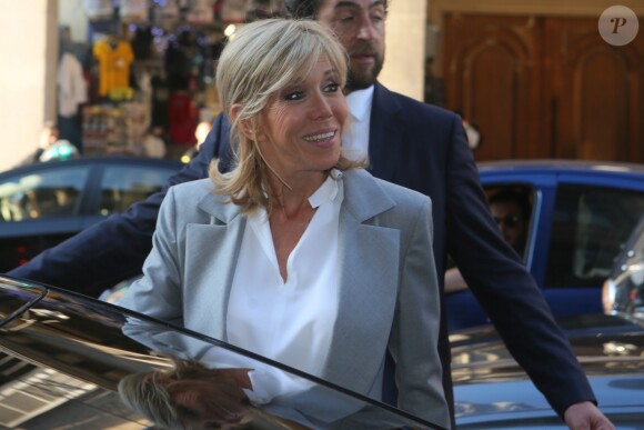 Brigitte Macron (Trogneux) - Sortie du vernissage de l'exposition ''Christian Dior, couturier du rêve'' pour les 70 ans de la maison Christian Dior au Musée des Arts Décoratifs à Paris, le 3 juillet 2017. © CVS/Veeren/Bestimage
