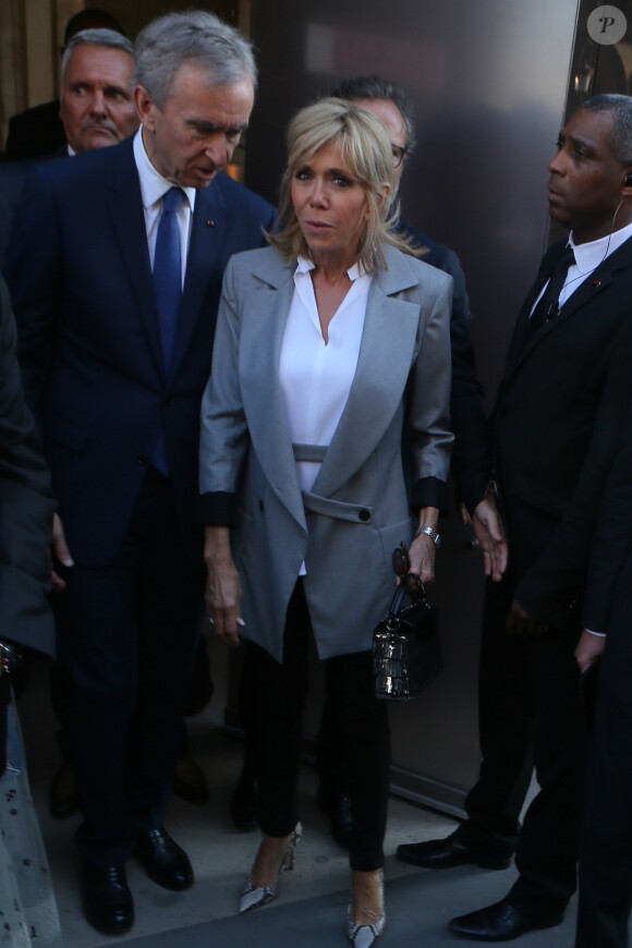 Bernard Arnault, Brigitte Macron (Trogneux) - Sortie du vernissage de l'exposition ''Christian Dior, couturier du rêve'' pour les 70 ans de la maison Christian Dior au Musée des Arts Décoratifs à Paris, le 3 juillet 2017. © CVS/Veeren/Bestimage