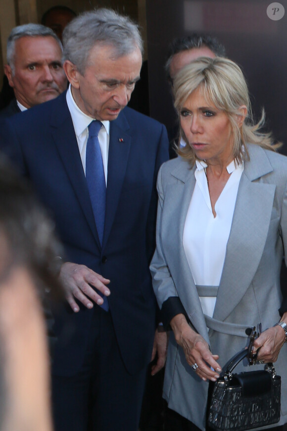Bernard Arnault, Brigitte Macron (Trogneux) - Sortie du vernissage de l'exposition ''Christian Dior, couturier du rêve'' pour les 70 ans de la maison Christian Dior au Musée des Arts Décoratifs à Paris, le 3 juillet 2017. © CVS/Veeren/Bestimage