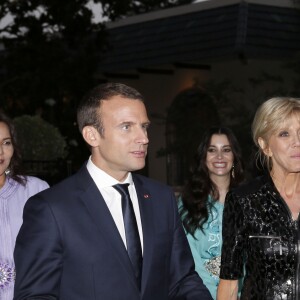 Le président de la République française Emmanuel Macron, sa femme la première dame française Brigitte Macron (Trogneux) sont accueillis par le roi Mohamed VI du Maroc lors du Ftour (repas de rupture du jeûne) offert par le roi Mohamed VI du Maroc en leur honneur du couple présidentiel français à Rabat, le 14 juin 2017, lors de la visite privée du couple présidentiel. © Abdeljalil Bounhar,/Pool/Bestimage