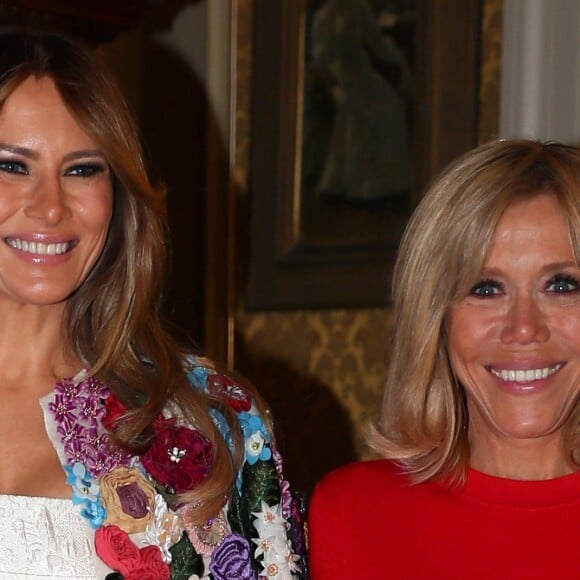 Mélania Trump ( femme du président américain D.Trump), Brigitte Macron (Trogneux) femme du président français E.Macron (jeans Acquaverde, pull Vuitton) - Les conjoints des chefs d'États du G7 en visite à Catane en Sicile le 26 mai 2017 © Sébastien Valiela / Bestimage