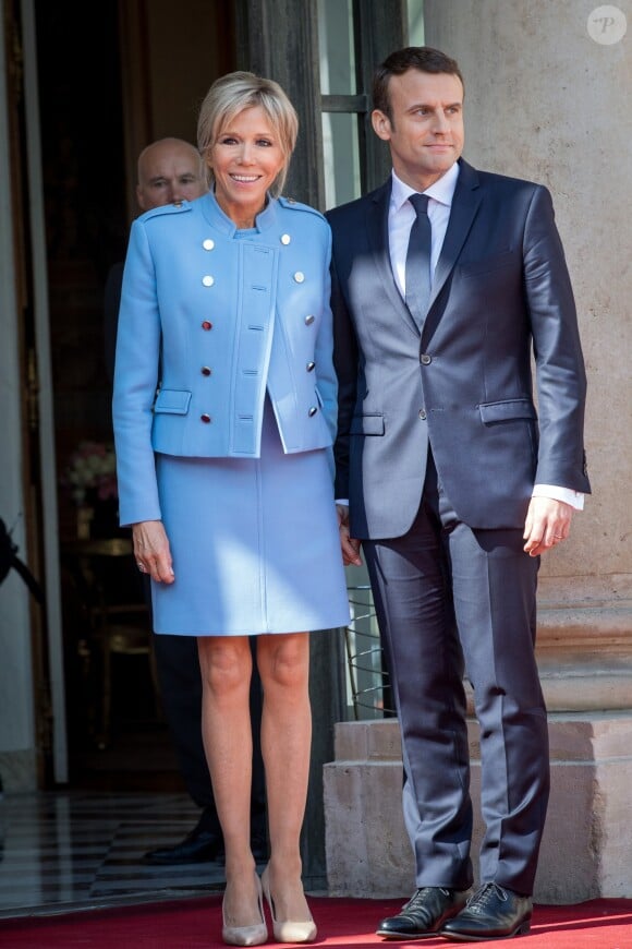 Emmanuel Macron et sa femme Brigitte Macron (Trogneux) - Passation de pouvoir entre Emmanuel Macron et François Hollande au Palais de l'Elysée à Paris le 14 mai 2017. © Cyril Moreau / Bestimage