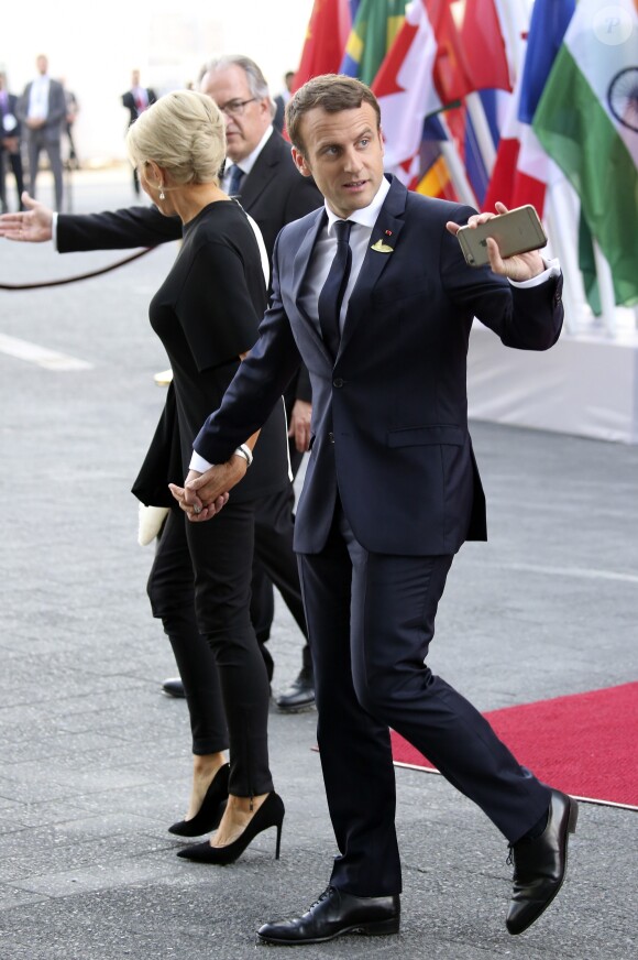 Le président français Emmanuel Macron et sa femme Brigitte Macron arrivent au concert de la Neuvième Symphonie de Beethoven à l'Elbphilharmonie de Hamburg, Allemagne, le 7 juillet 2017. © Future-Image/Zuma Press/Bestimage