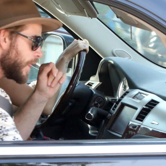 Miley Cyrus est allée déjeuner avec son compagnon Liam Hemsworth, sa soeur Noah et d'autres membres de sa famille à Malibu, le 9 juillet 2017